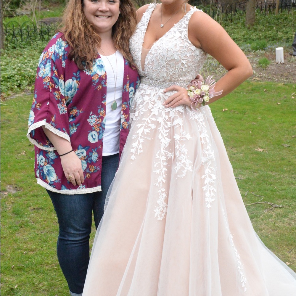 Prom dress - Picture 4 of 5